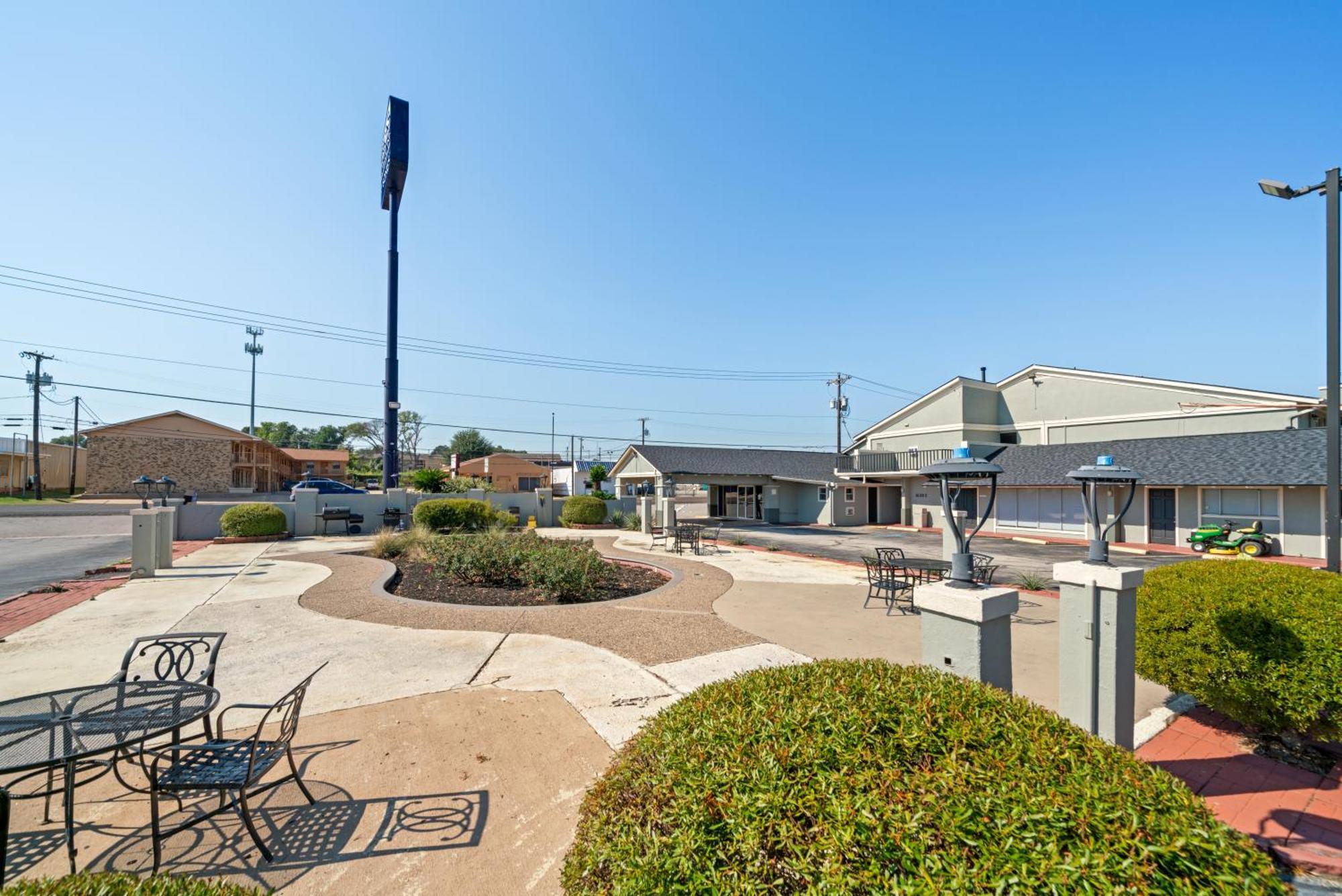 Americas Best Value Inn & Suites Brenham Zewnętrze zdjęcie