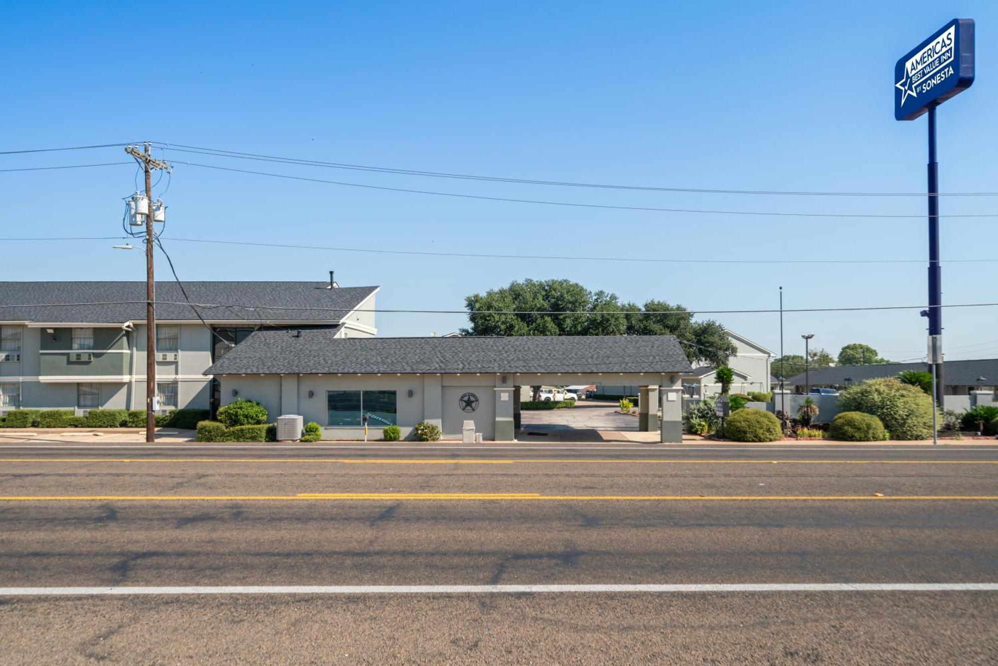 Americas Best Value Inn & Suites Brenham Zewnętrze zdjęcie