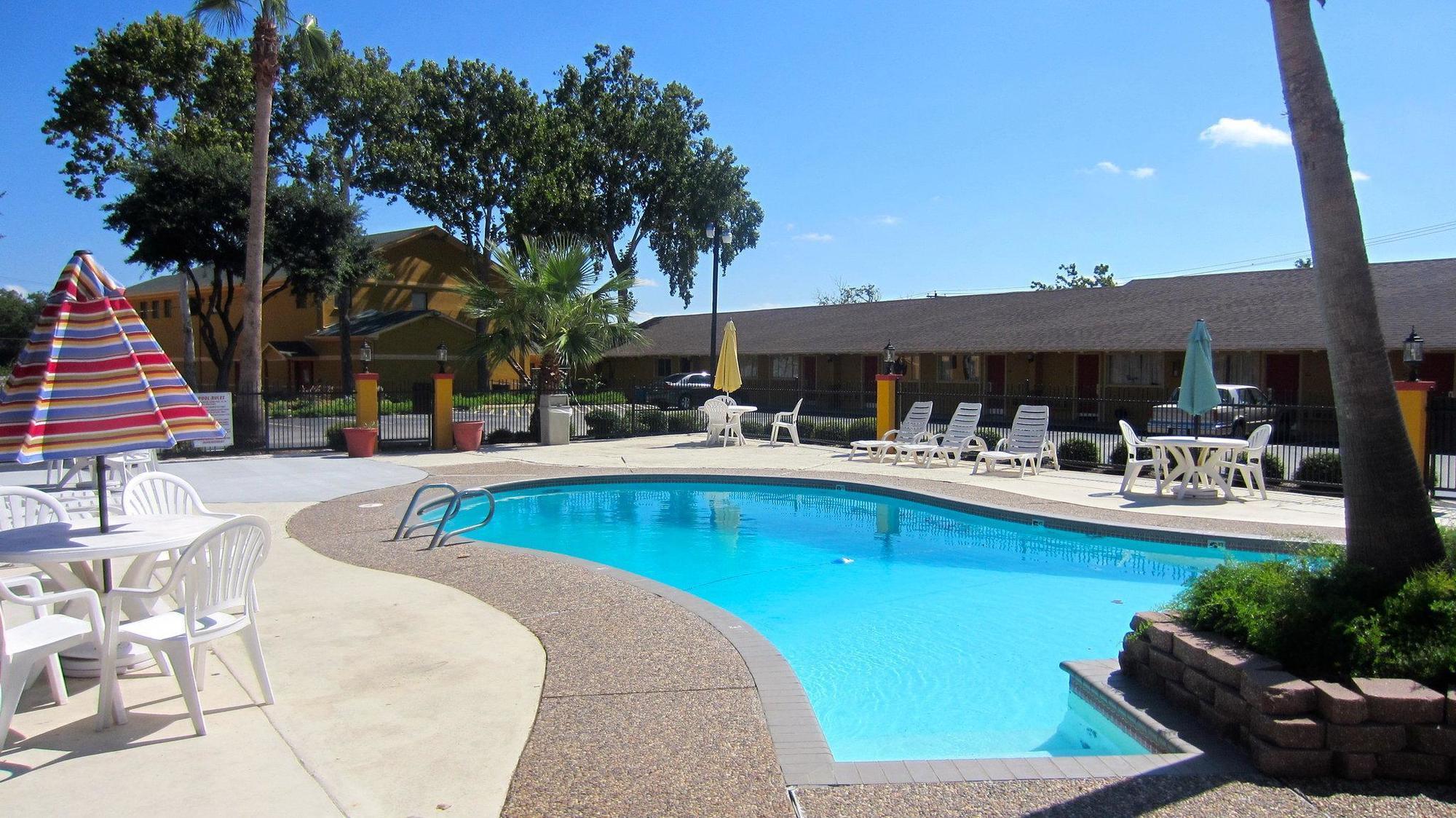 Americas Best Value Inn & Suites Brenham Zewnętrze zdjęcie